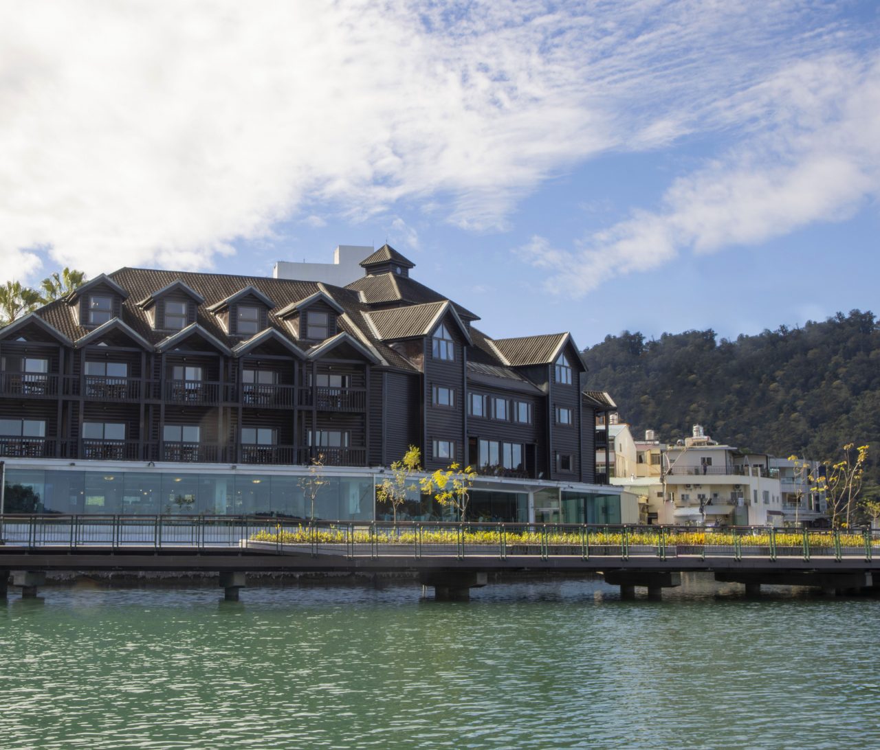 力麗日月潭哲園會館擁有『亞洲第一大木屋』之美譽